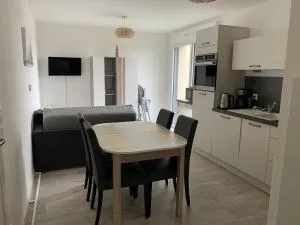 Charmant T2 en centre-ville avec balcon, parking privé et équipements bébé à Fort-Mahon-Plage - FR-1-482-99 - Royon