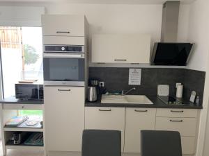 Charmant T2 en centre-ville avec balcon, parking privé et équipements bébé à Fort-Mahon-Plage - FR-1-482-99