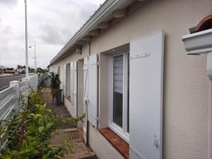 Maisons de vacances Maison La Faute-sur-Mer, 4 pieces, 6 personnes - FR-1-194-235 : photos des chambres