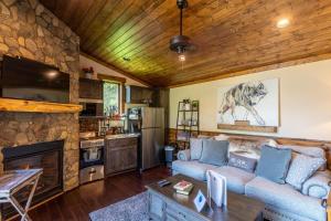 Red Wolf Chalet at Eagles Nest