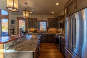 Red White & Views at Eagles Nest