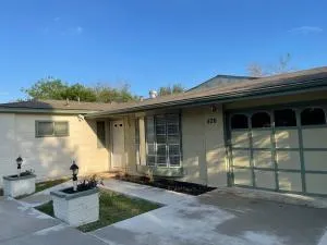 LARGE PIECE OF HEAVEN Back house - Dilley