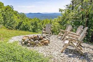 Hawk's View Log Cabin - Whitehouse