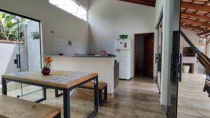 Casa da paz, você pode ir caminhando à praia