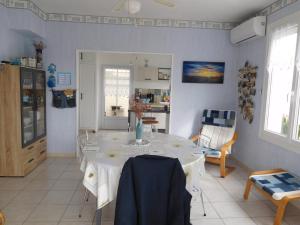 Maisons de vacances Maison La Faute-sur-Mer, 3 pieces, 4 personnes - FR-1-476-175 : photos des chambres