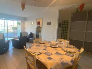 Appartement 2 pièces avec terrasse privative, animaux admis - FR-1-487-332