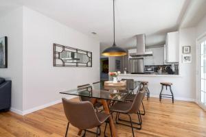 Fabulous New 4BR3BA House in Mission Hills