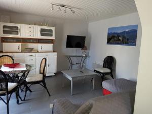 Maisons de vacances Gite Monce-en-Belin, 4 pieces, 6 personnes - FR-1-410-207 : photos des chambres