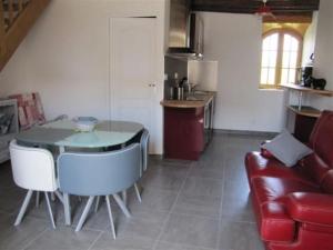 Maisons de vacances Gite Crannes-en-Champagne, 3 pieces, 5 personnes - FR-1-410-204 : photos des chambres