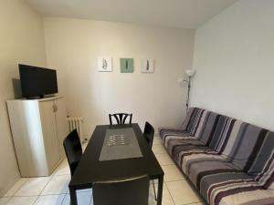Charmant T2 en Centre-ville avec Balcon et Wi-Fi proche des Thermes – La Roche-Posay - FR-1-541-77