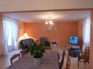 Maisons de vacances Gite Vallon-sur-Gee, 6 pieces, 10 personnes - FR-1-410-212 : photos des chambres