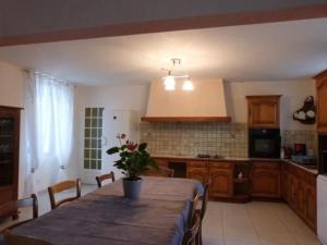 Maisons de vacances Gite Vallon-sur-Gee, 6 pieces, 10 personnes - FR-1-410-212 : photos des chambres