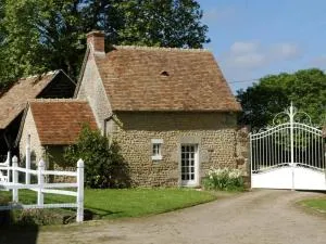 Gîte charmant avec piscine chauffée, tennis et jardin près de Beaumont-sur-Sarthe - FR-1-410-214 - 伊芙尔莱韦克