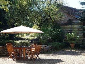 Maisons de vacances Gite Fontenay-sur-Vegre, 3 pieces, 4 personnes - FR-1-410-275 : photos des chambres