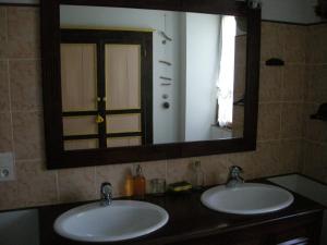 Maison paisible avec jardin clos, terrasse, proche lac dEguzon et villages médiévaux - FR-1-591-102