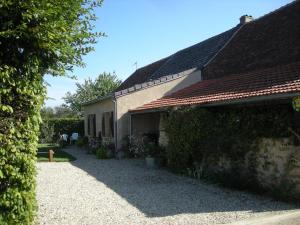 Maison paisible avec jardin clos, terrasse, proche lac dEguzon et villages médiévaux - FR-1-591-102