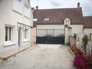 Maisons de vacances Gite Clery-Saint-Andre, 5 pieces, 6 personnes - FR-1-590-12 : Maison de Vacances (8 Adultes)