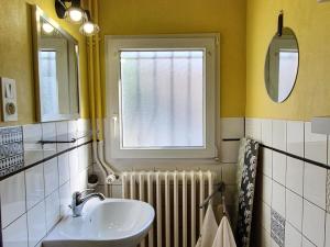 Charmante maison rénovée avec jardin, proche de Verdun, idéale pour familles, draps et chauffage inclus - FR-1-585-50