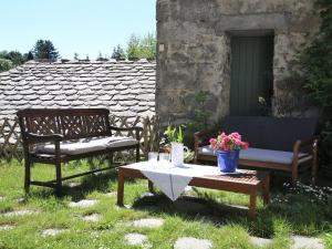 Gîte Nature au Chambon-sur-Lignon: Terrasse, Wifi, Proche Activités et Commerces - FR-1-582-137