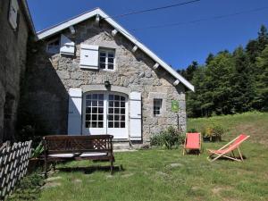 Gîte Nature au Chambon-sur-Lignon: Terrasse, Wifi, Proche Activités et Commerces - FR-1-582-137