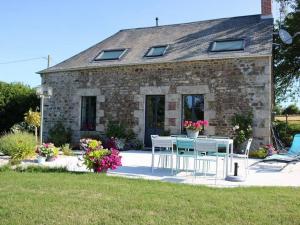 Maisons de vacances Gite Saint-Calais-du-Desert, 4 pieces, 6 personnes - FR-1-600-161 : photos des chambres