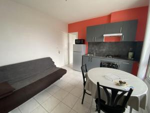 T2 Centre-ville La Roche-Posay, proche Thermes, Wi-Fi, laverie - FR-1-541-79