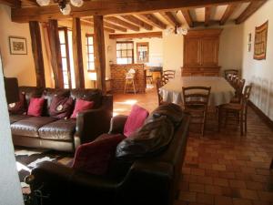 Maisons de vacances Gite Thoire-sur-Dinan, 7 pieces, 14 personnes - FR-1-410-337 : photos des chambres