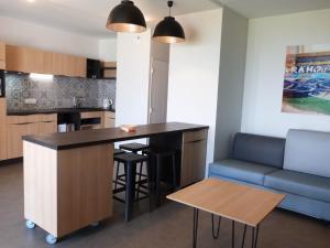 Appartement PMR avec balcon, piscine, parking et plage à La Tranche-sur-Mer - FR-1-194-229