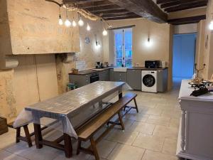 Maisons de vacances Gite Parennes, 5 pieces, 11 personnes - FR-1-410-354 : photos des chambres