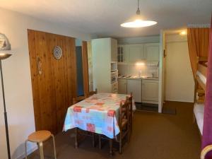 Appartements Appartement Mont-Dore, 2 pieces, 6 personnes - FR-1-415-115 : photos des chambres