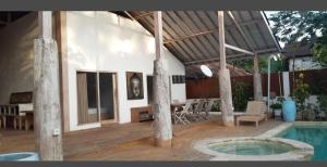 Biệt Thự Có Hồ Bơi Riêng (Villa with Private Pool)