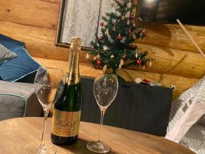 Medveď, Vlk, Líška Zrubová rozprávka nad rybníkom