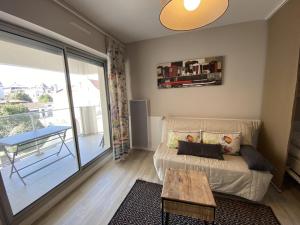 Studio refait à neuf, front de mer, avec parking, pour 3 personnes - FR-1-474-147