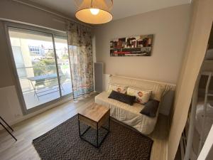 Studio refait à neuf, front de mer, avec parking, pour 3 personnes - FR-1-474-147