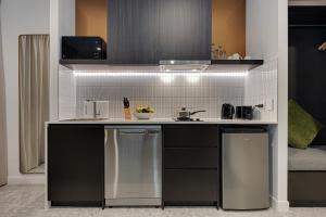 Littomore Suites Kingswood