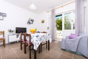 Apartment Anka  with free parking