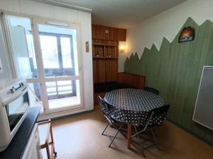 Appartement cosy 6 pers, proche pistes, balcon, casier à skis, parking gratuit - FR-1-602-25