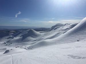 Appartements Studio RDC avec WiFi proche centre Mont-Dore - 2 couchages - 2 etoiles - Equipe et tout confort - FR-1-415-108 : photos des chambres