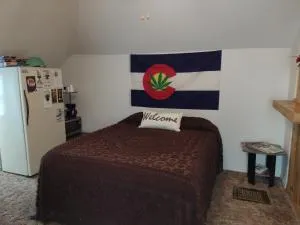 Quiet upstairs studio close to town 420 friendly - Aguilar