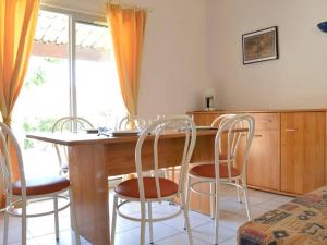 Villa Familiale 8 Pers. à 600m de la Plage avec Piscine et Terrasse Ensoleillée à Cap dAgde - FR-1-249-103