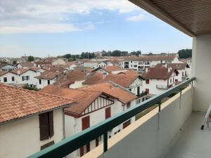 Appartements Appartement T3 renove a 10 min du centre-ville avec balcon, garage et WIFI a Saint-Jean-de-Luz - FR-1-239-584 : photos des chambres