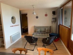 Appartements F2 bis tout confort avec balcon au pied des pistes, parking et local a skis, Mont-Dore - FR-1-415-100 : photos des chambres