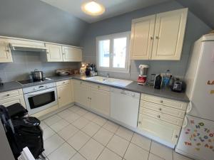 Appartements Larmor-Plage : Appartement T3 avec Terrasse et Garage - FR-1-349-155 : photos des chambres