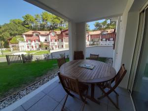 Appartement de standing avec jardin privatif, proche du lac et du centre, parking inclus - FR-1-239-583