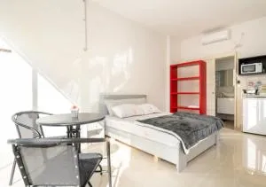 Elegant Studio in New Atlit with Garden & BBQ, 3 Min to Beach, Free Netflix - 艾因霍德