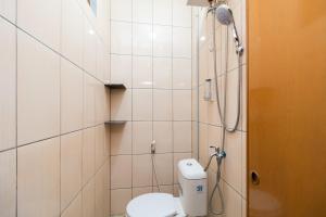 RedDoorz near RS Sari Asih Cipondoh