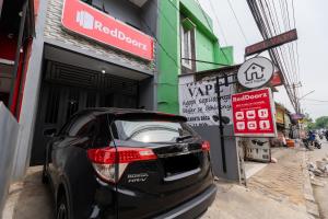RedDoorz near RS Sari Asih Cipondoh