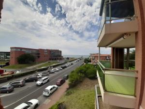 Studio avec terrasse et parking à deux pas des plages - FR-1-239-563