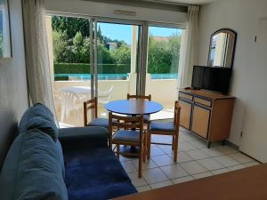 Appartement T2 avec terrasse à 10m du golf - FR-1-239-551