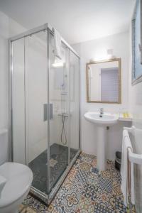 Double or Twin Room room in Hostal Menurka